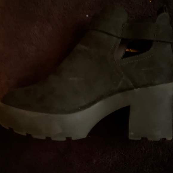 Black boots - Picture 2 of 2